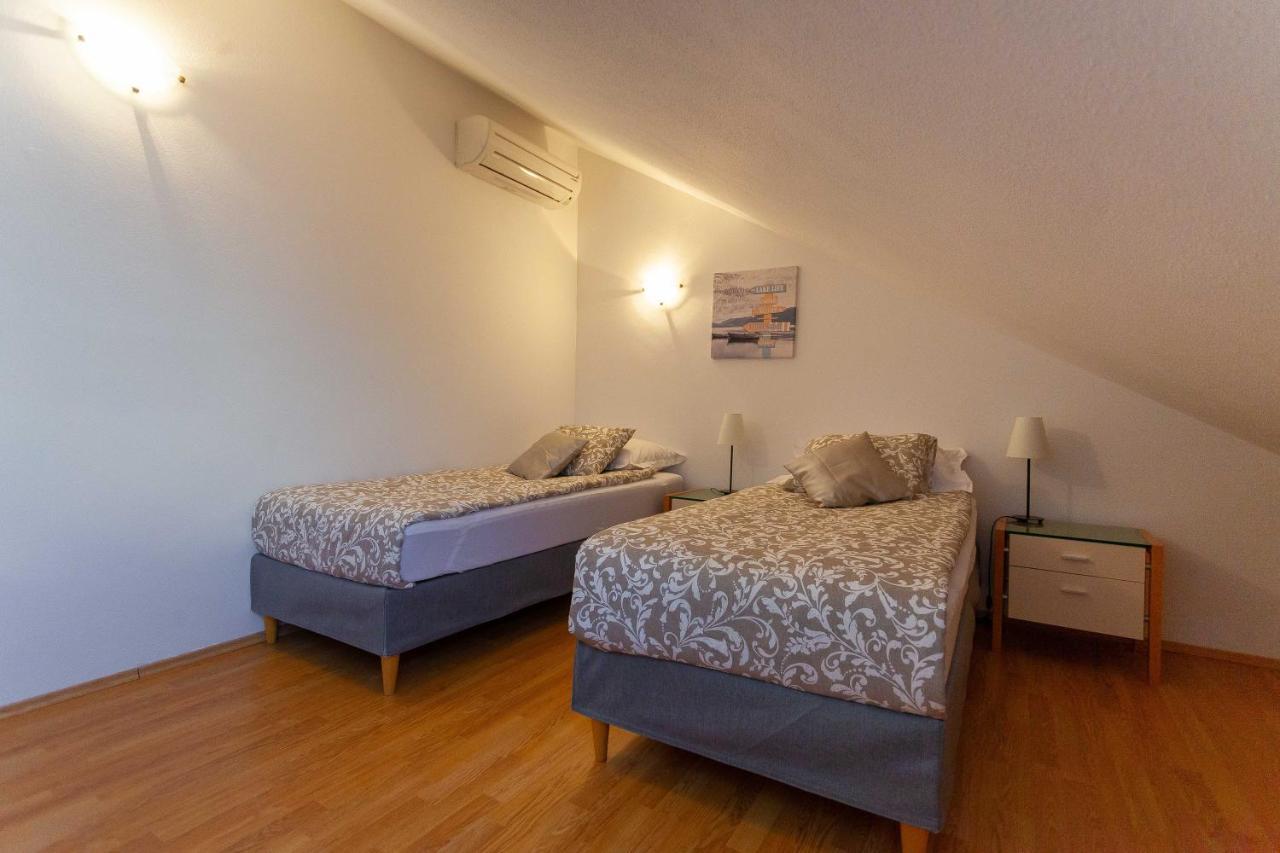 Apartment Jerry With Private Pool Milna  Exterior foto
