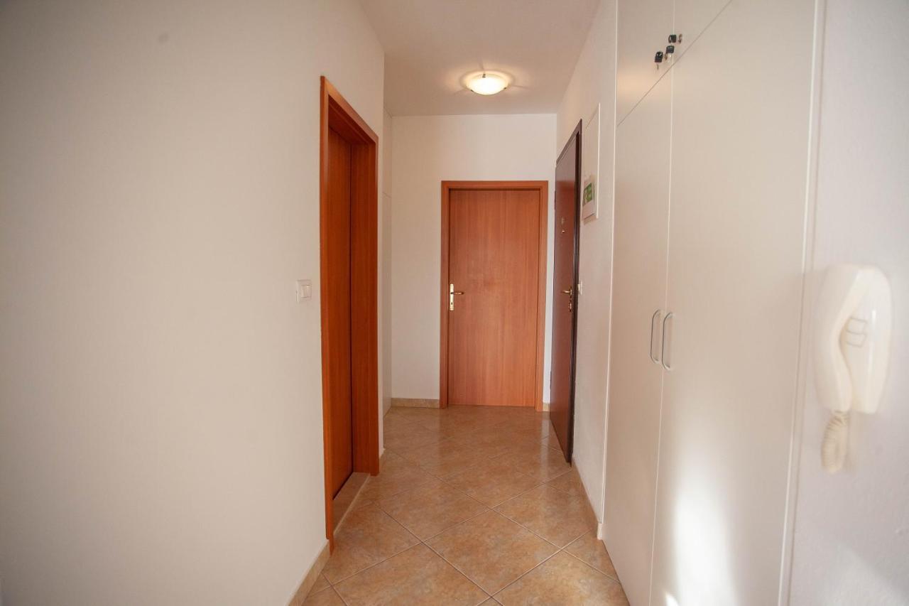 Apartment Jerry With Private Pool Milna  Exterior foto