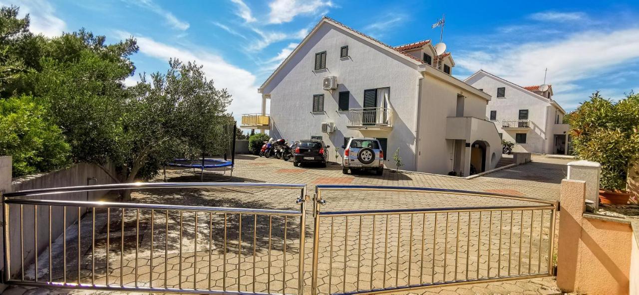 Apartment Jerry With Private Pool Milna  Exterior foto