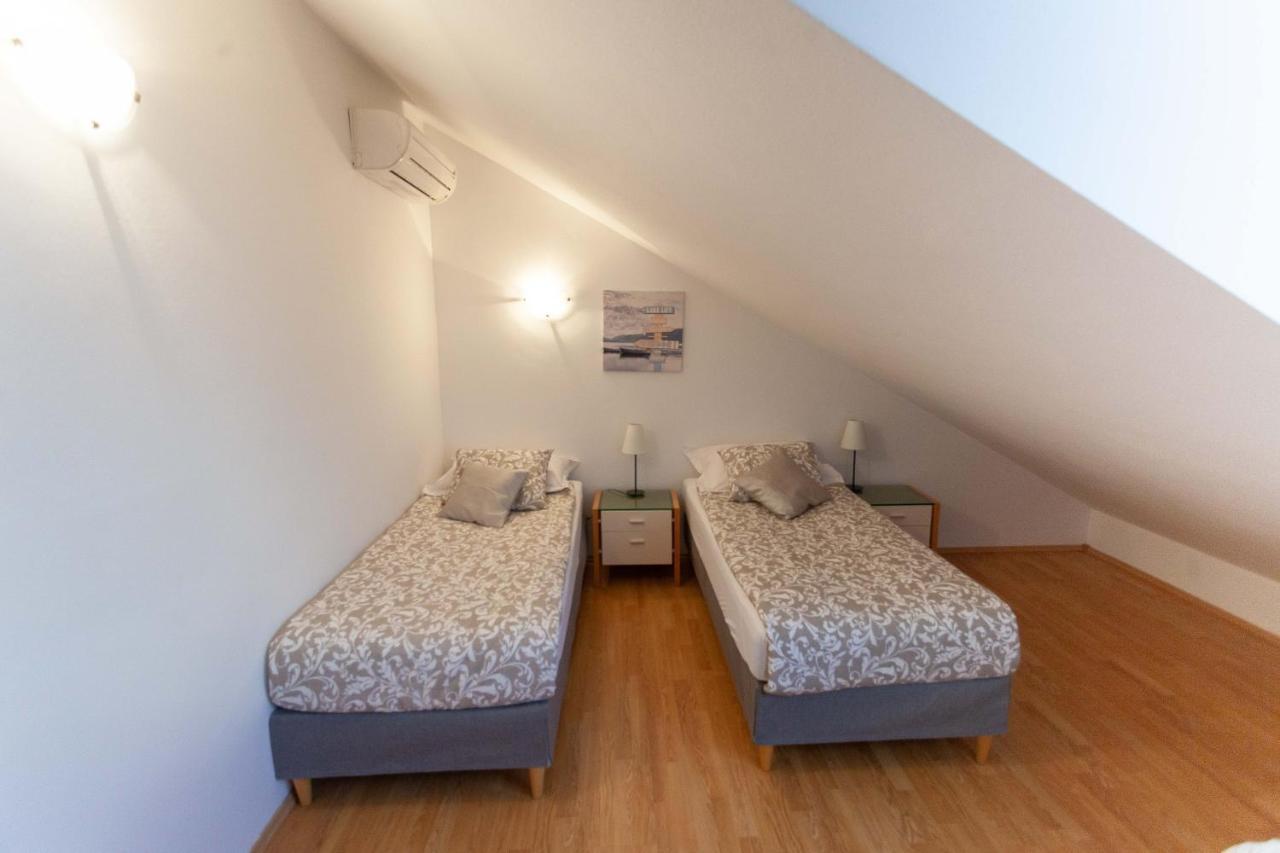 Apartment Jerry With Private Pool Milna  Exterior foto