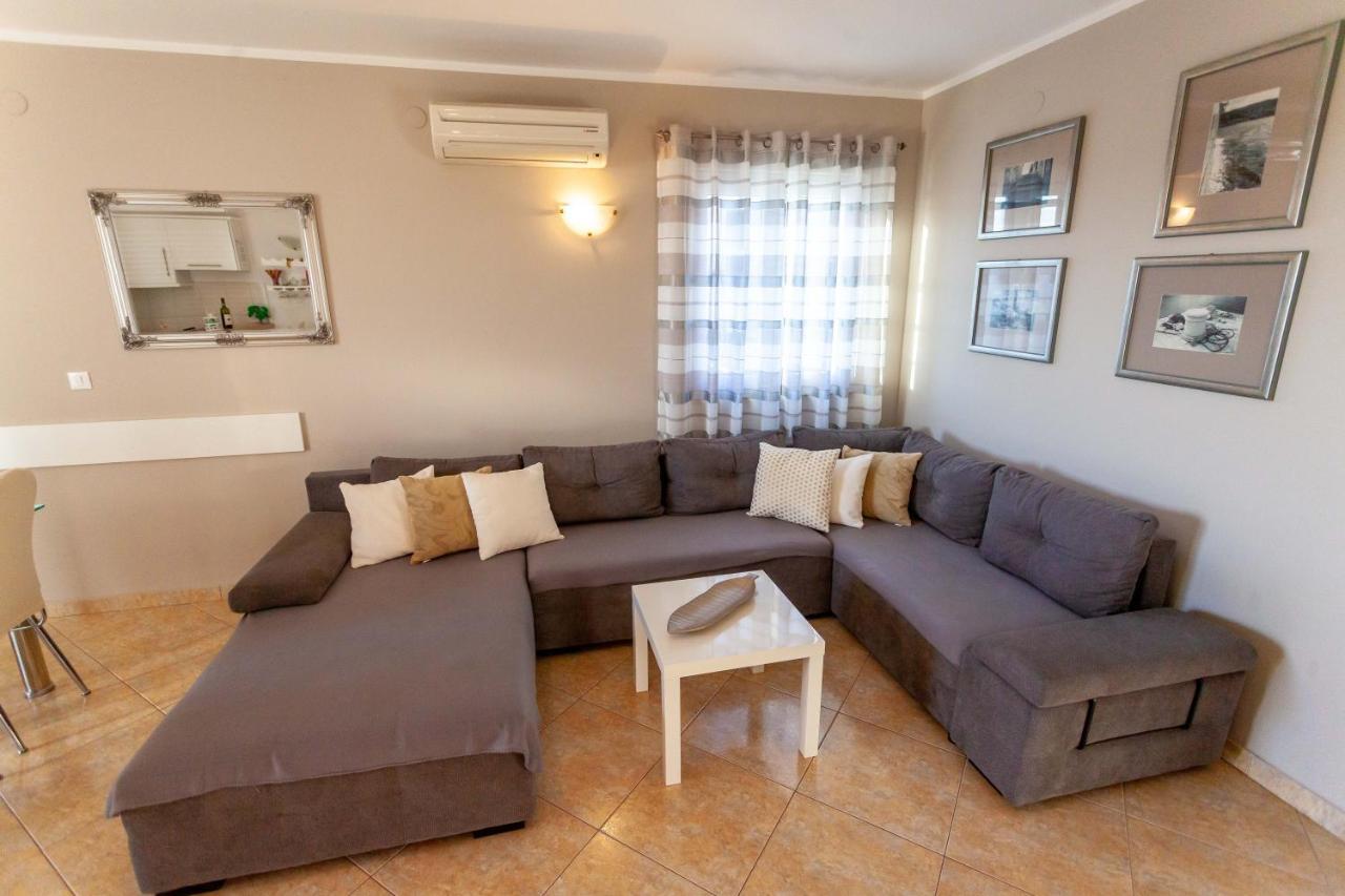 Apartment Jerry With Private Pool Milna  Exterior foto